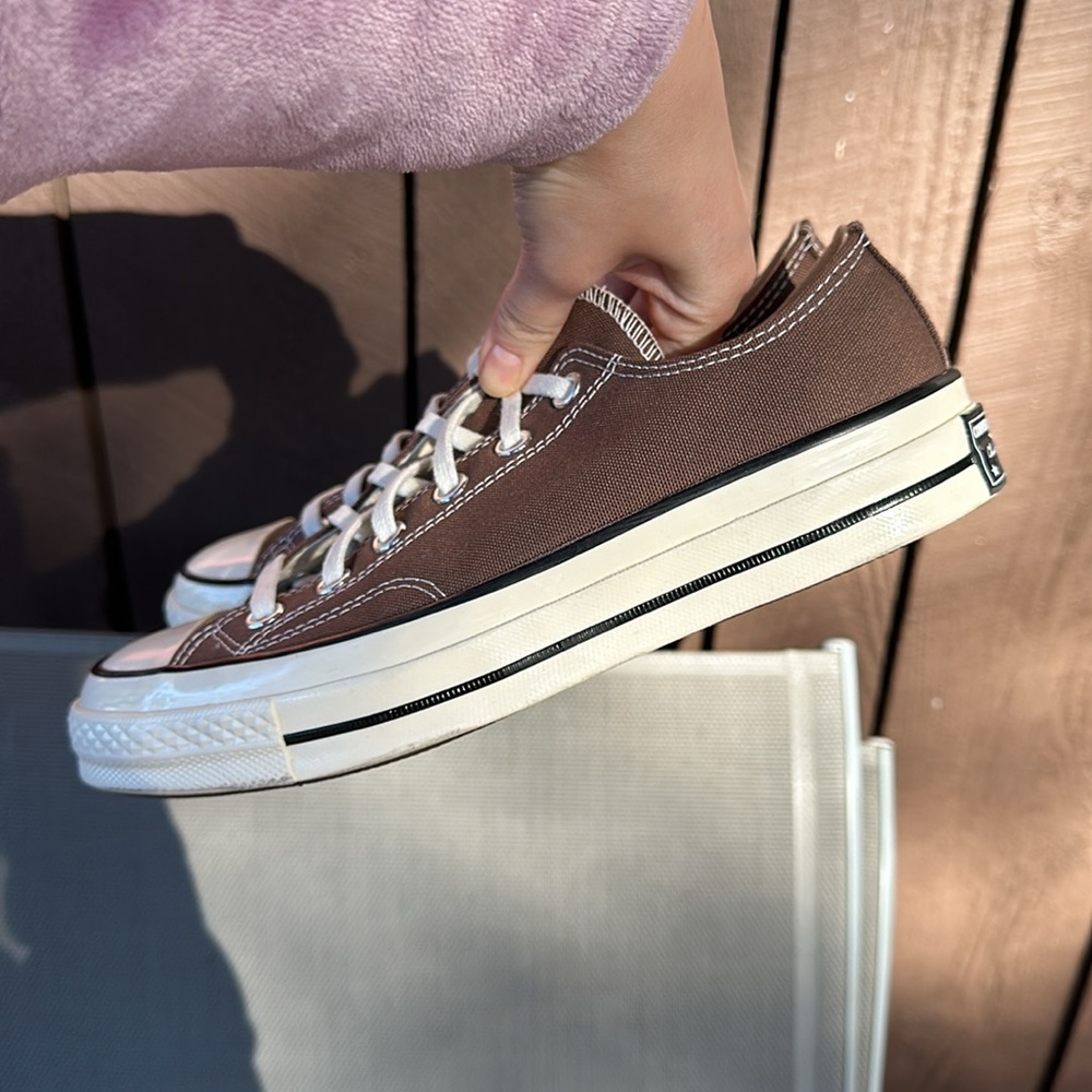 NWT brown chuck 70s. Comes with box - Picture 4 of 7